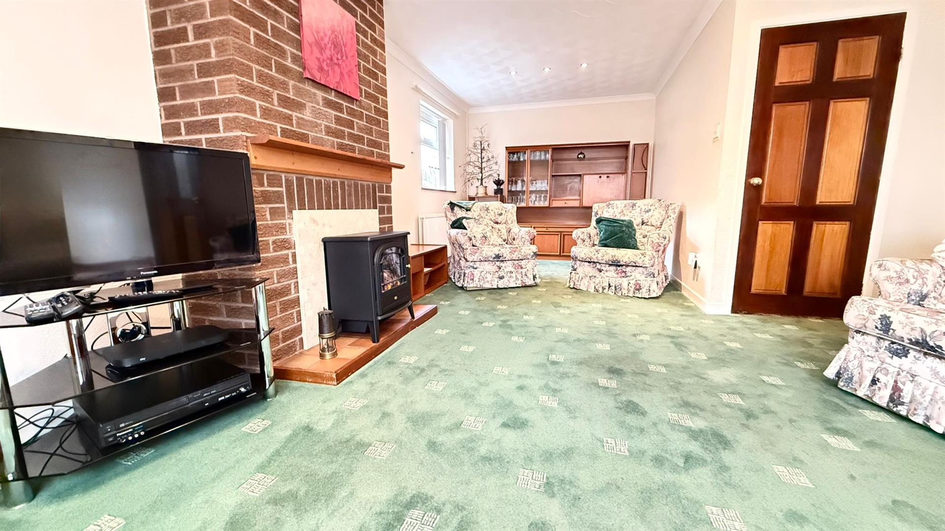 Brynffynon Close, Aberdare - 20260306_162218000_iOS.jpg